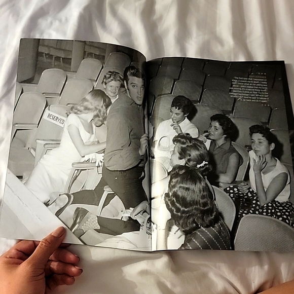 Special NewsweekEdition. ELVIS. His Life in Photos. 80 Years of the King of Rock - Picture 4 of 11